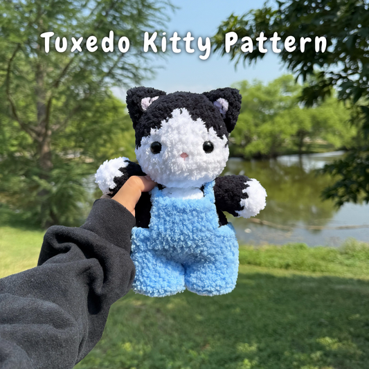 Tuxedo Kitty Crochet Pattern | Kitty + Overalls